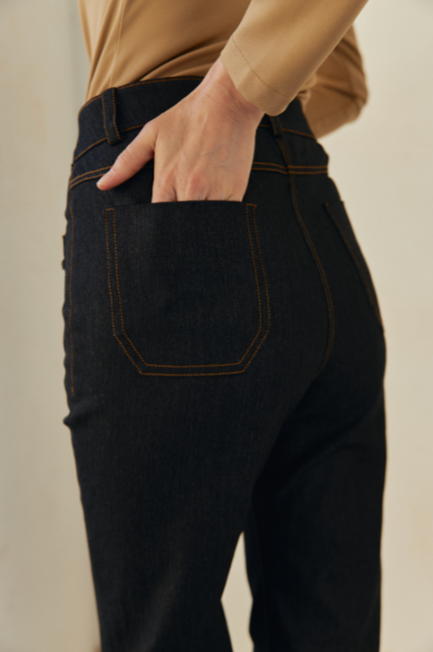 Jeans mit hohem Bund in Schwarz