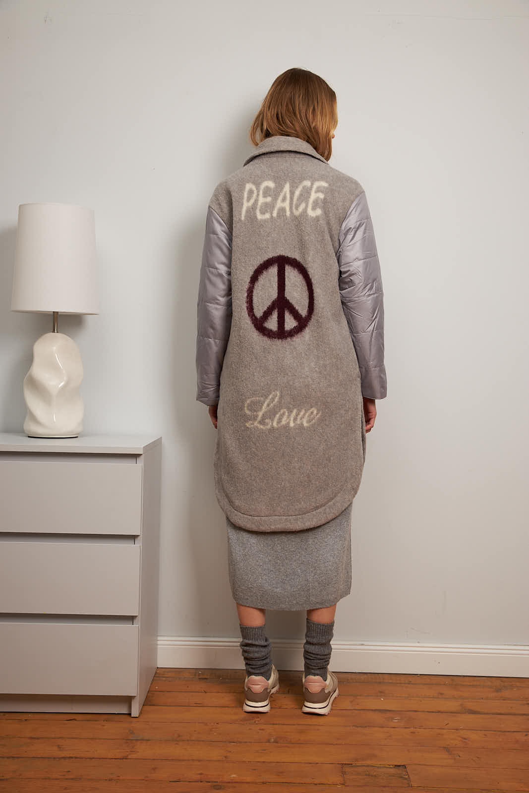 Mantel mit trendigem Print in Grau