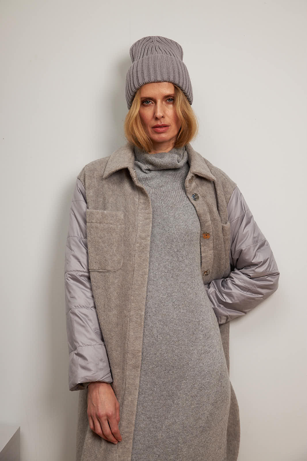 Mantel mit trendigem Print in Grau
