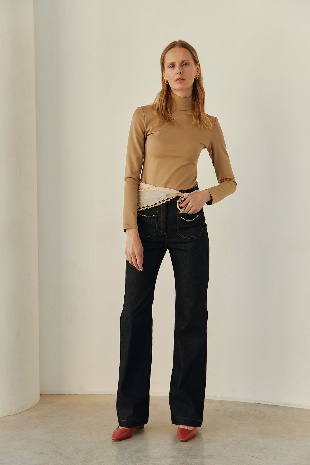 Jeans mit hohem Bund in Schwarz