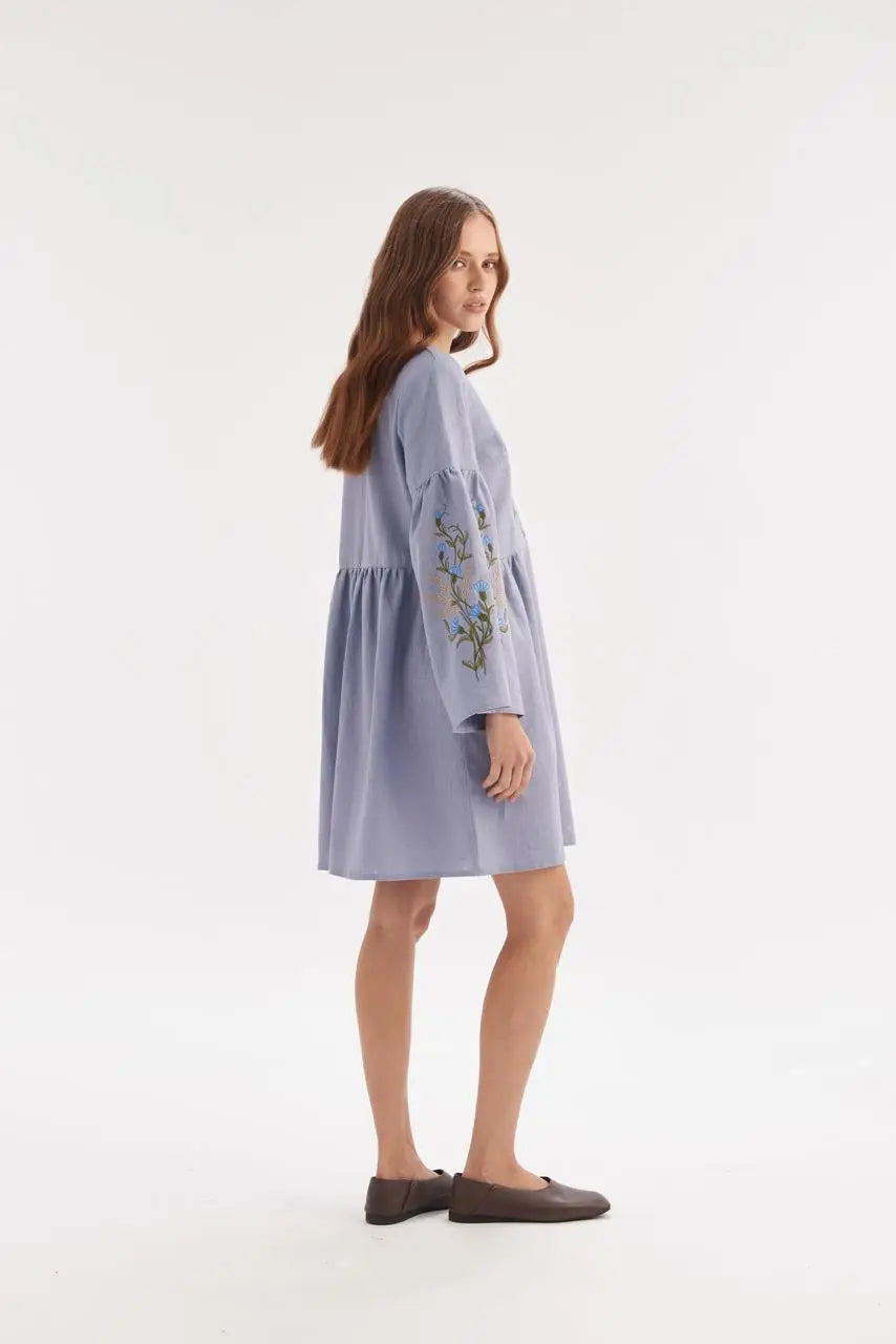 Kleid mit Stickerei in Blau
