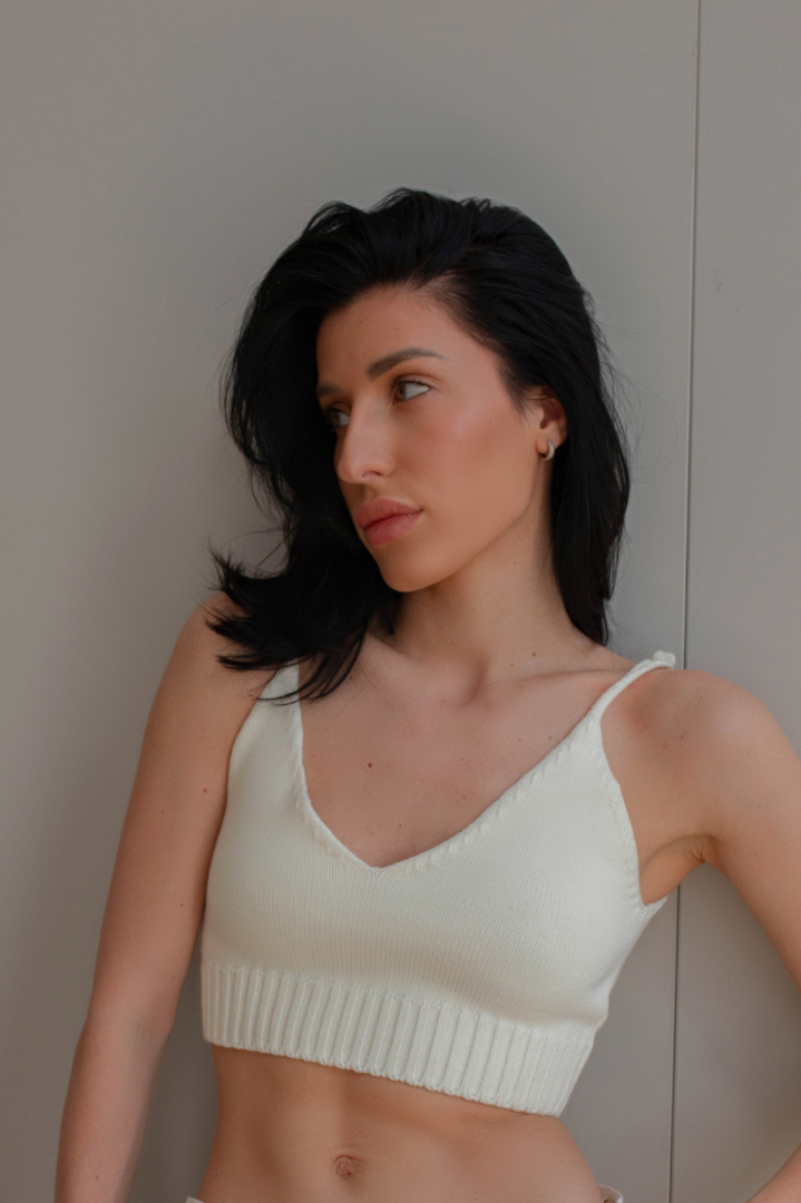 Einfarbiges gestricktes Bustier in Cremeweiß