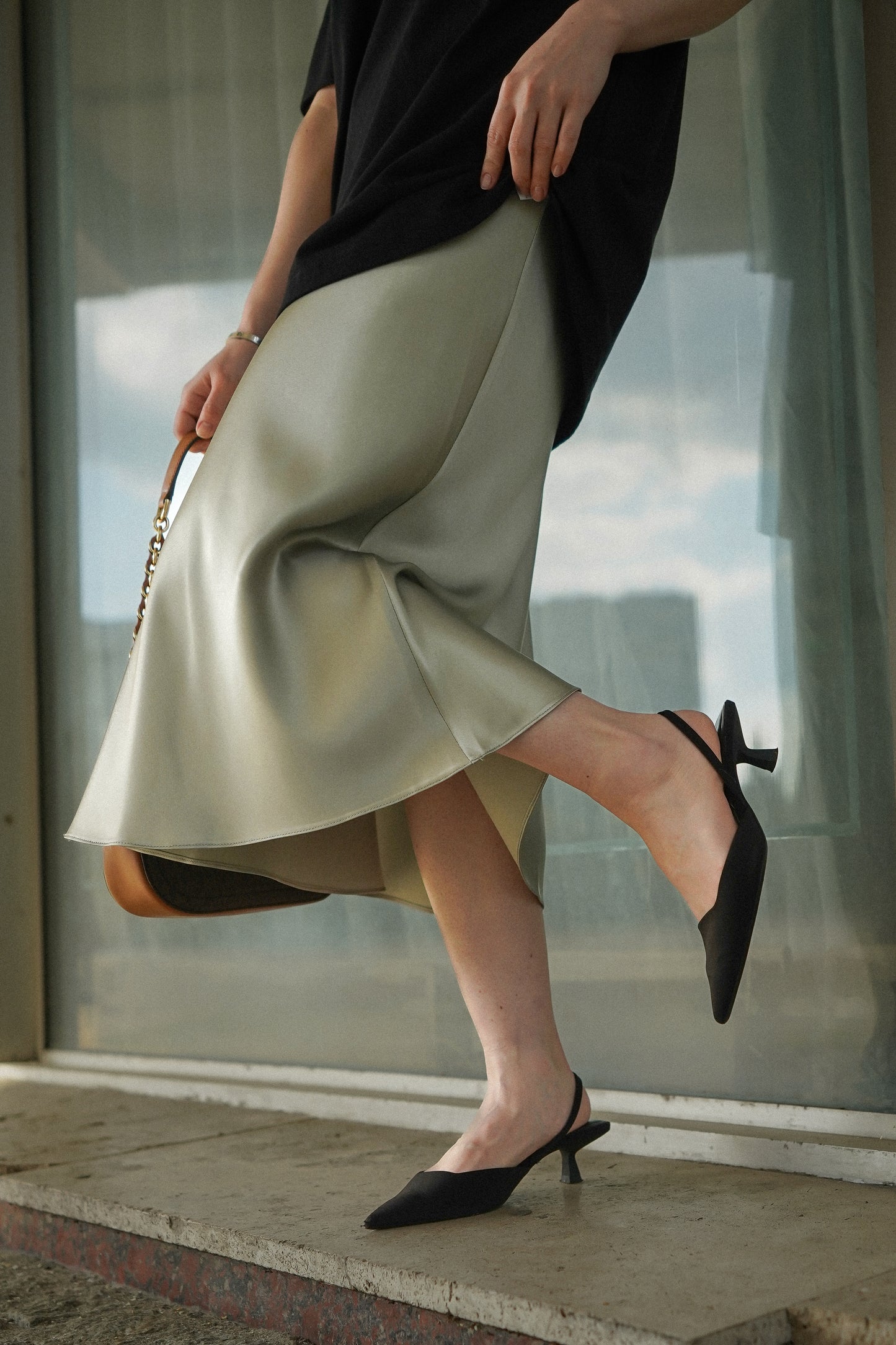Slip Midirock mit leichtem Glanz in Silver