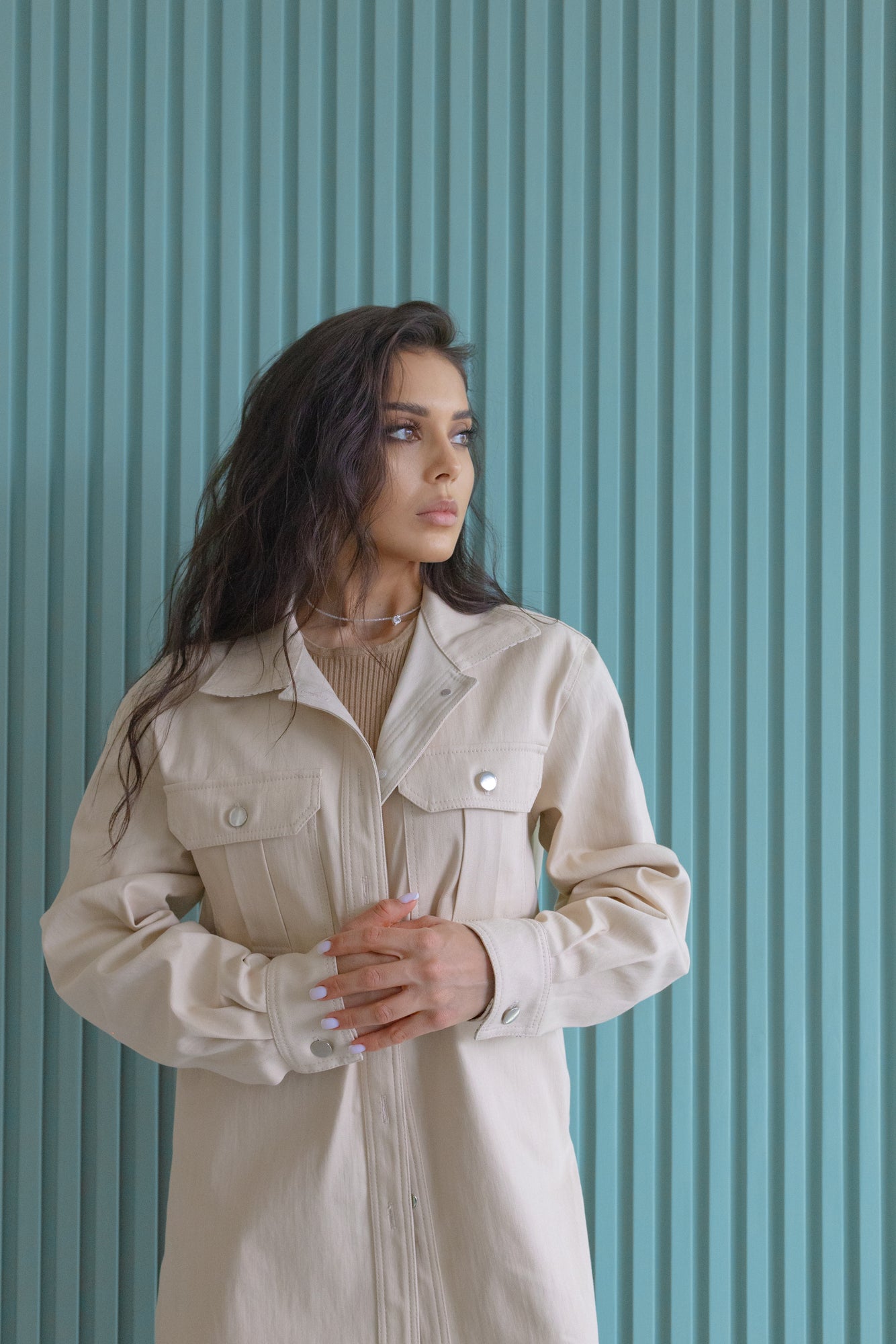 Oversize Denim Hemdjacke in Beige