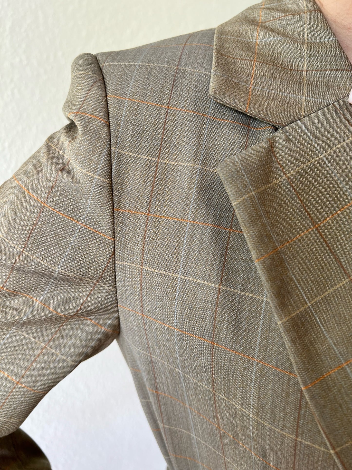 Kurzer Blazer in Graubeige