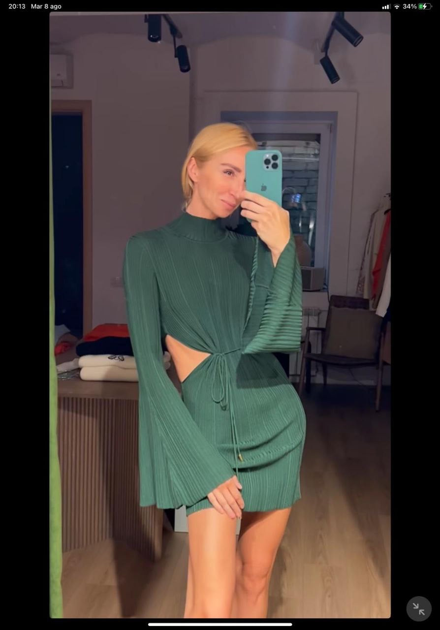 Grünes Minikleid mit Cut-Outs auf Taille