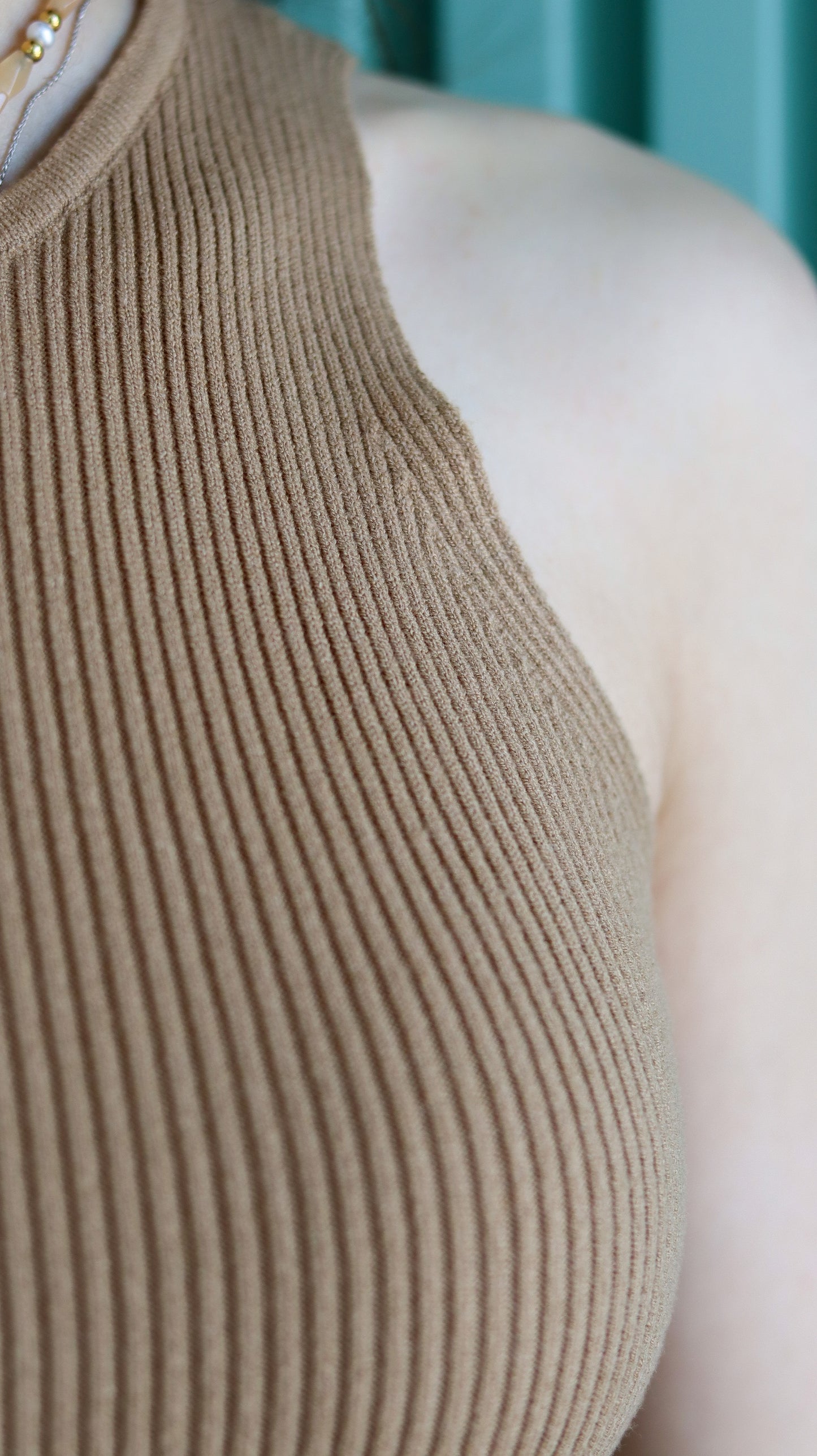 Figurbetontes geripptes Tanktop in Beige