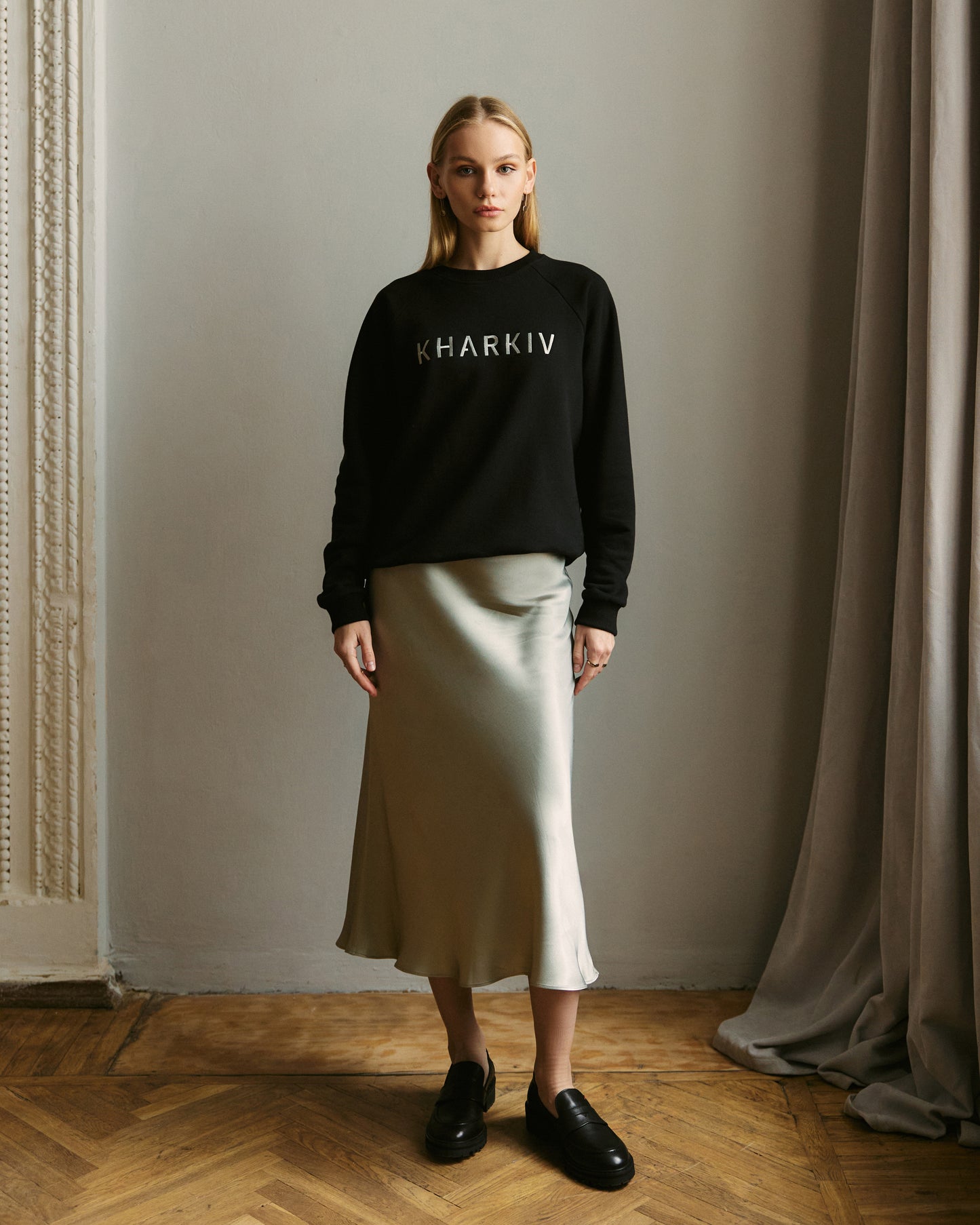 Slip Midirock mit leichtem Glanz in Silver