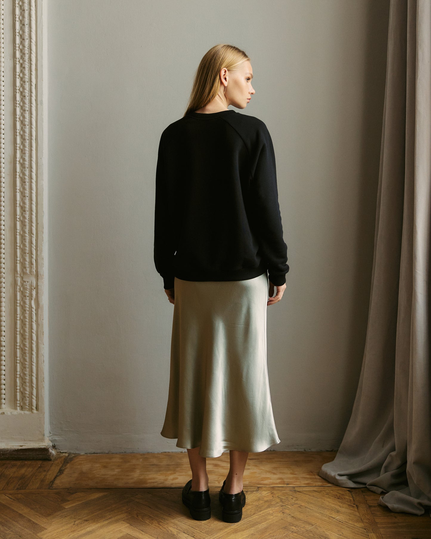 Slip Midirock mit leichtem Glanz in Silver
