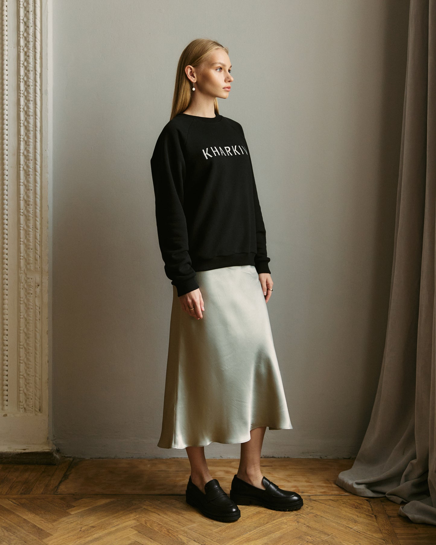 Slip Midirock mit leichtem Glanz in Silver