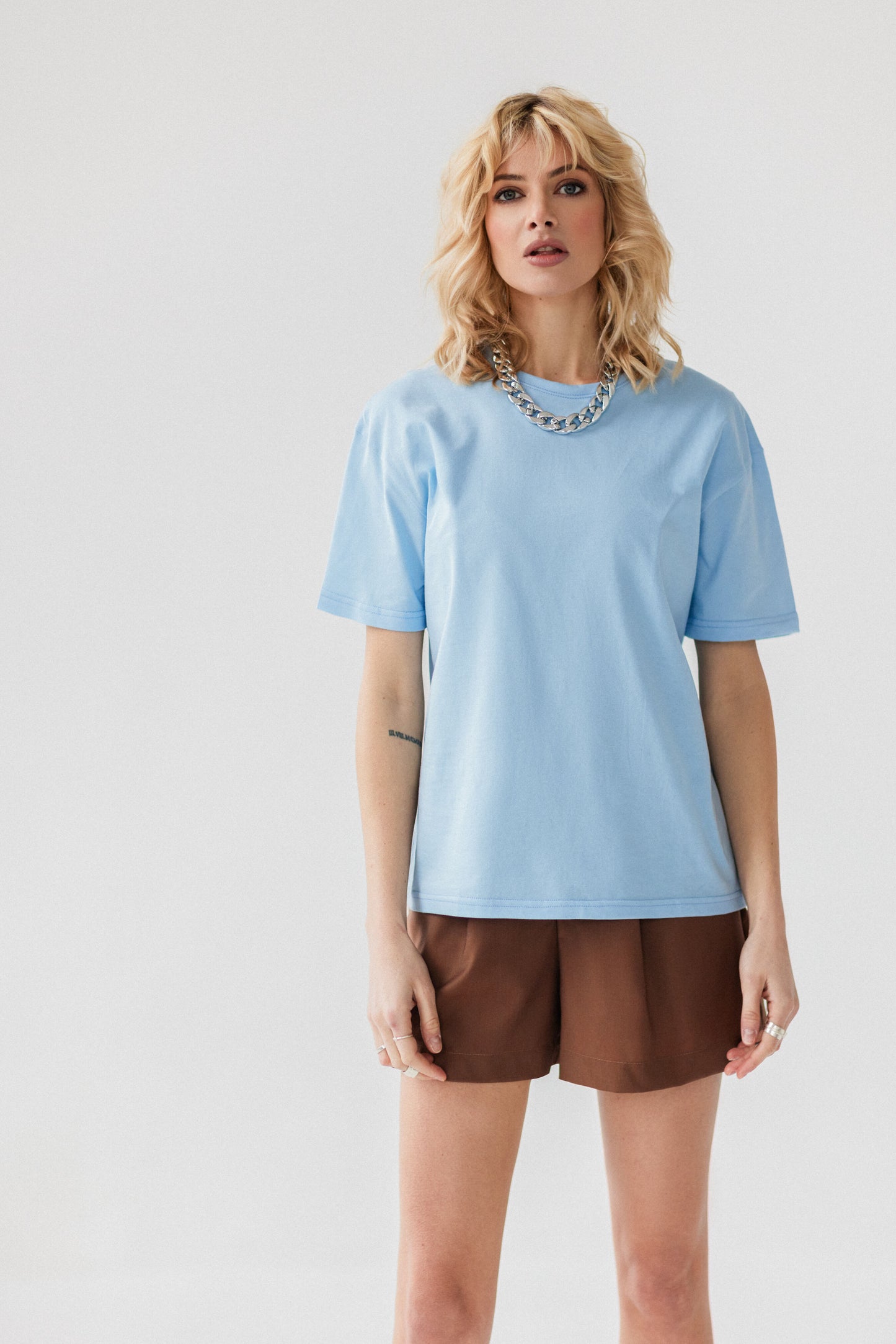Kurze Paperbag-Shorts in Braun