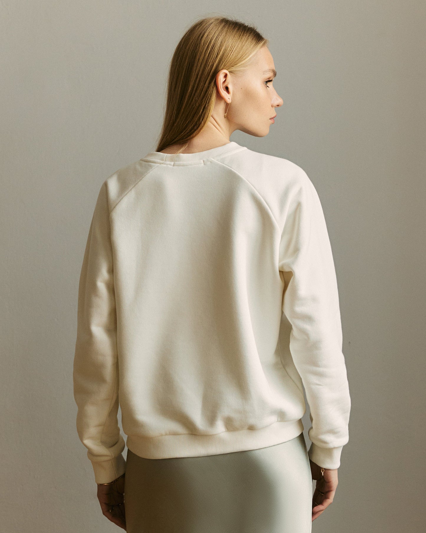 Sweatshirt mit Stickerei "Kyiv" in Milchfarbe