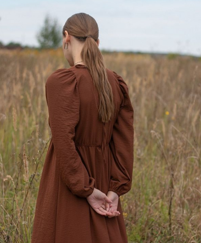 Maxikleid mit offenem Rücken in Braun